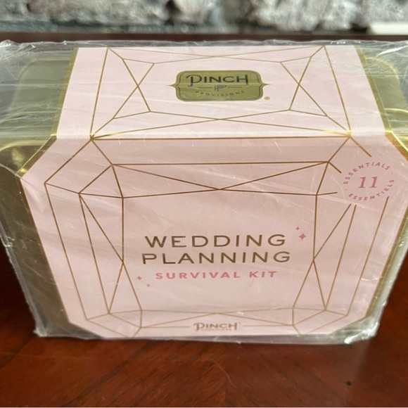 🌸5 for $20 Sale🌸Wedding planner survival kit. NWTgreat giftsmoke & pet free home - Picture 1 of 3
